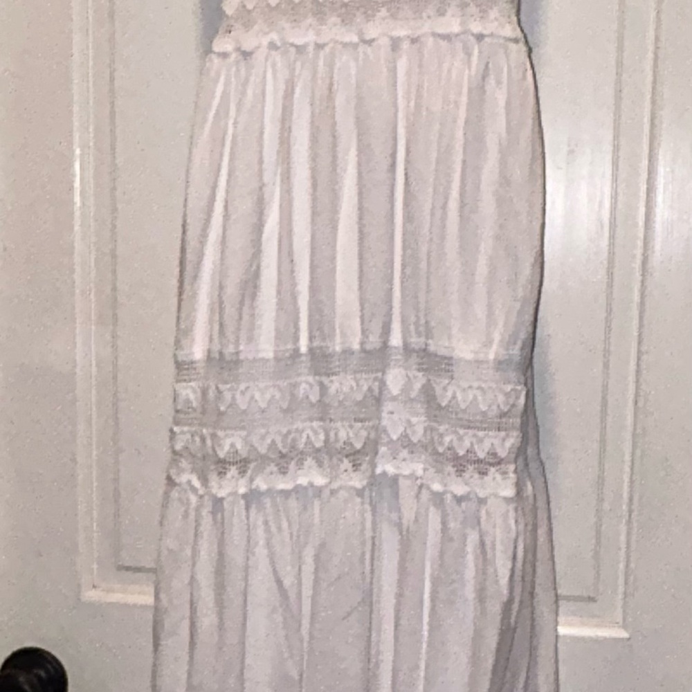 Elegant White Strapless Dress